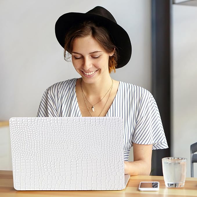 for MacBook Air 15 inch Case 2023 2024 2025 M4 A3241 M3 A3114 M2 A2941 Crocodile Case,Sturdy Protective Alligator Glossy Leather Classic Business Hard Shell&Keyboard Cover for Mac Air15,White