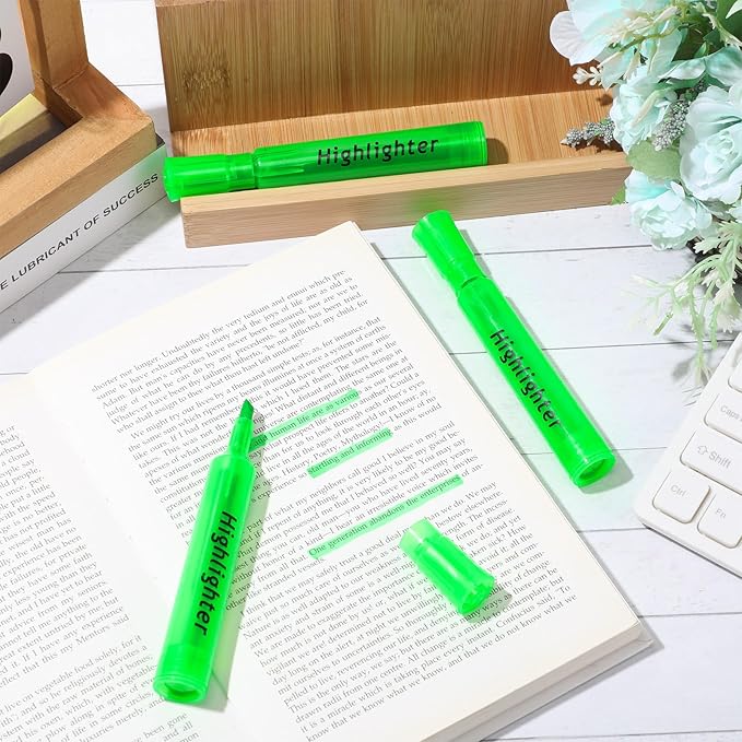 Qilery 30 Pack Highlighters Bulk, Tank Style Chisel Tip Highlighters Markers Quick Drying for Kids and Adult Coloring, Classroom Home Office School Supplies (Green)