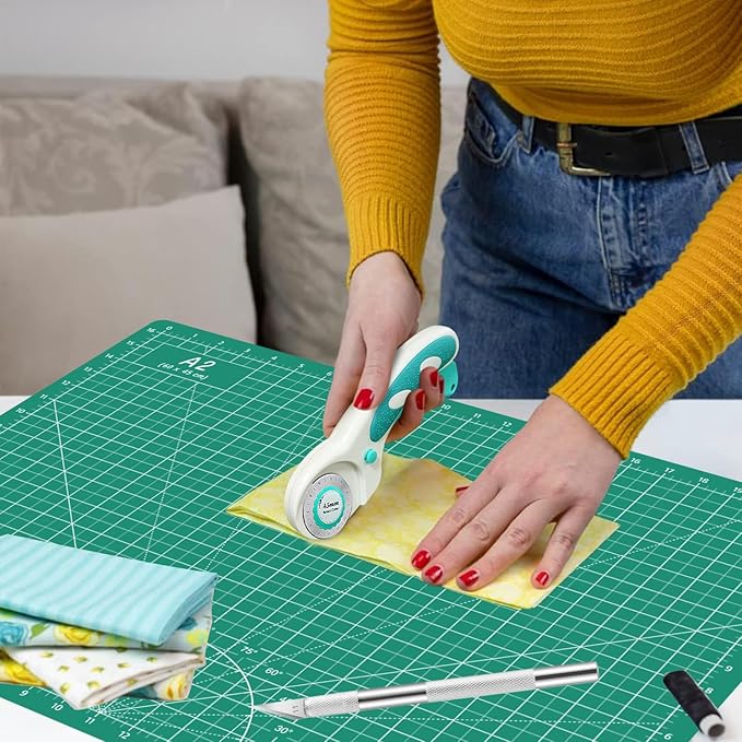 Rotary Cutter Set Green - Quilting Kit incl. 45mm Fabric Cutter, 5 Replacement Blades, A2 Cutting Mat, Acrylic Quilting Ruler, Sewing Clips, Craft Knife Set, Ideal for Crafting, Sewing, Patchworking