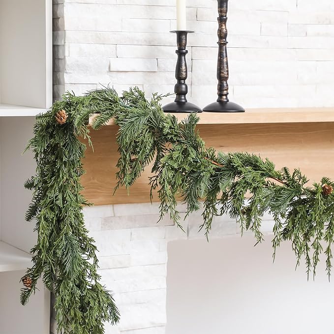 1 Pcs 6 ft Christmas Cedar Garland Greenery Realistic Cedar Pine Needles Garland Artificial Decoration for Table, Mantel, Wall, Home Winter Holiday Party Decor