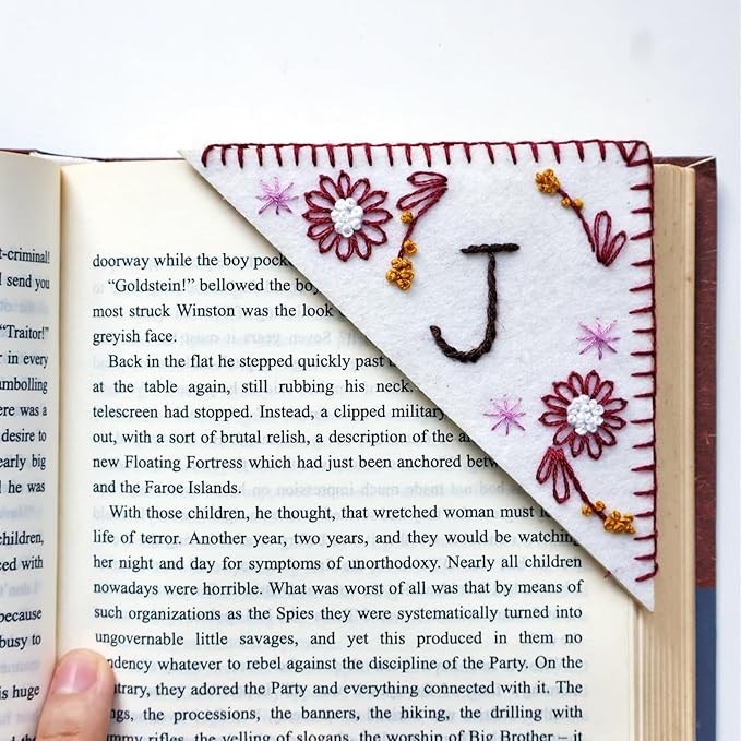 Bookmark Making Kit, Personalized Embroidered Corner Mark for Beginner, 4 Pack, DIY Initial Felt Bookmark Corner, Gift for Book Lover