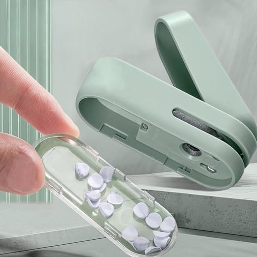 Magnoloran 2 Pack Single Hole Punch, 1/4 inch Mini Small Hole Puncher Heavy Duty Paper Hole Puncher Small Hole Punch One Hole Puncher for Crafts Paper Cards Tags Scrapbook-White&Green