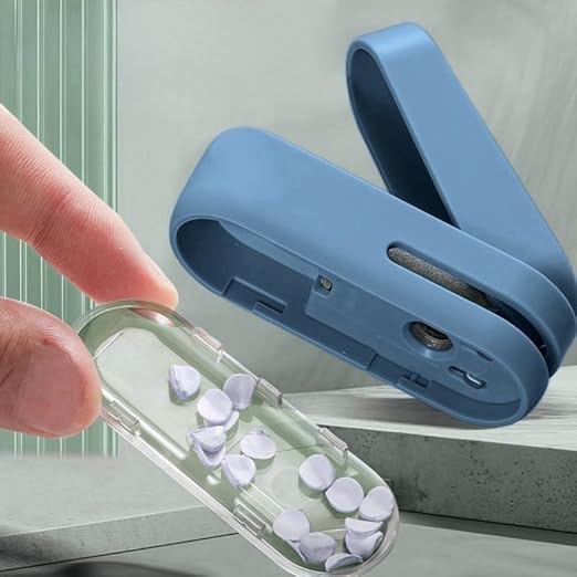 Magnoloran 2 Pack Single Hole Punch, 1/4 inch Mini Small Hole Puncher Heavy Duty Paper Hole Puncher Small Hole Punch One Hole Puncher for Crafts Paper Cards Tags Scrapbook-Blue&Pink