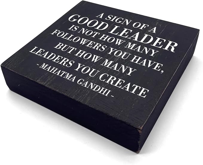 HTBIG A Sign of A Good Leader Desk Decor Sign, Office Decor For Boss Leader Gifts, Rustic Wood Sign for Boss Mentor Home Office Desk Shelf Table Decoration Gift