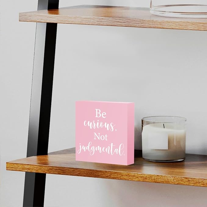 mmiishe Inspirational Wooden Box Sign Decorative Motivational Be Curious Not Judgmental Wood Box Sign Home Bedroom Office Decor Rustic Farmhouse Square Desk Decor Sign for Shelf Pink
