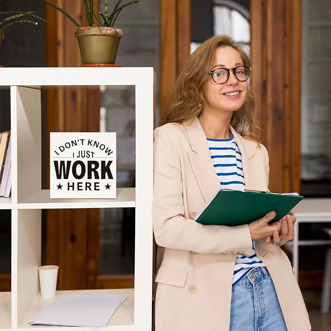 Funny Office Wood Box Sign - "I Don't Know I Just Work Here" Humorous Desk Decor, 5x5x1 Inch Wooden Block Sign for Workplace Wall & Desk, Sarcastic Office Decor for Employees