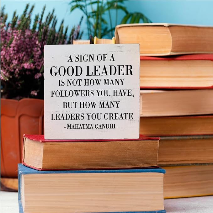 Inspirational A Sign of A Good Leader Desk Decor Wooden Box Sign Office Decor Rustic White Wood Block Plaque Box Sign for Leader Boss Mentor Home Office Desk Shelf Table Decoration Leadership Gift