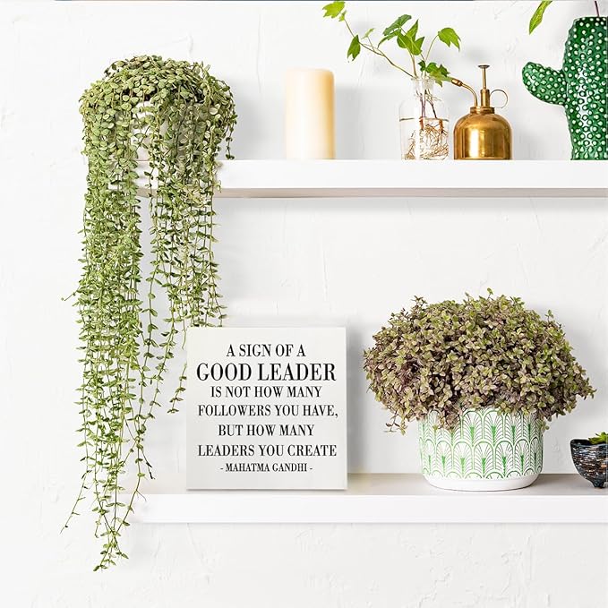 Inspirational A Sign of A Good Leader Desk Decor Wooden Box Sign Office Decor Rustic White Wood Block Plaque Box Sign for Leader Boss Mentor Home Office Desk Shelf Table Decoration Leadership Gift