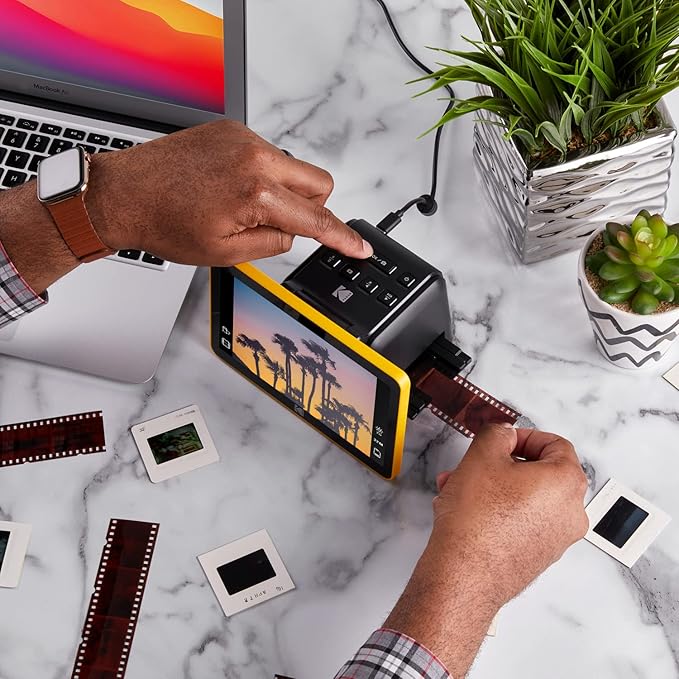 Kodak Slide N Scan Max Digital Film Slide Scanner, Black/Yellow (RODFS70)