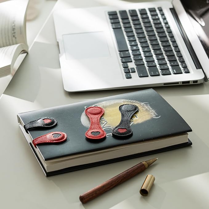 2Pcs Magnetic Leather Bookmarks with Gift Box, Magnetic Pen Holder Book Marks Clip Gift for Book Lover Readers Men Women Teachers Students, Heart Bookmarks