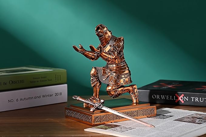 King's Guard Knight Pen Holder Pen Stand Desk Organizers and Accessories Resin Pencil Holder as Gift for Office and Home (Copper(Plating))