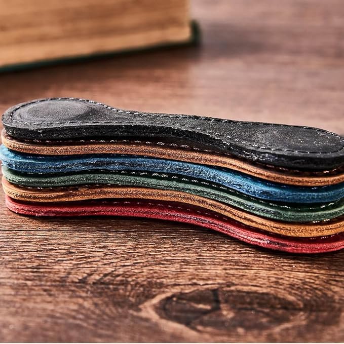 Personalized Magnetic Leather Bookmark, 26 Letters Custom Leather Bookmarks, Handmade, Leather Magnetic Bookmark for Book Lovers Readers Women Kid(Brown，G）