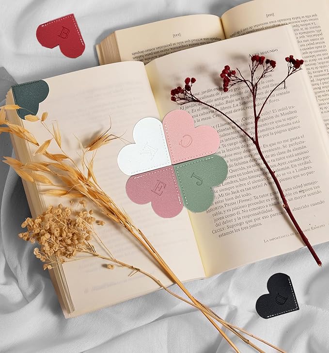 Personalized Leather Heart Bookmark, 26 Letters Customized Corner Book Mark for Reading Women, Book Marker with Initials，Cute Gifts (Light Pink+Deep Pink+Green+Light Brown, M)