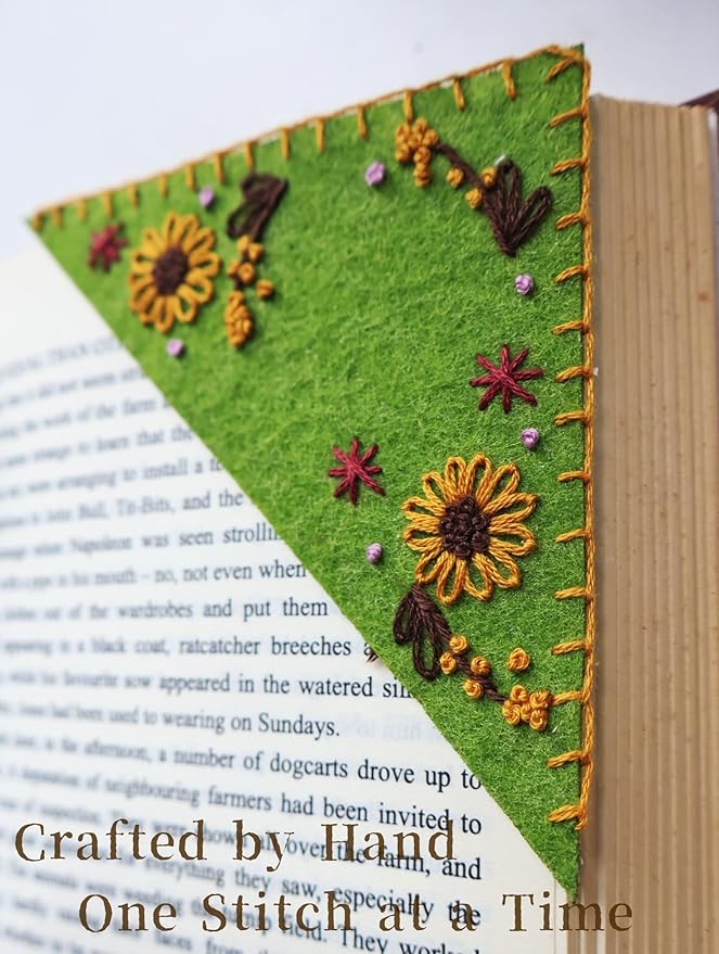 Personalized Embroidered Corner Mark, 4 Pack, Finished Initial Felt Bookmark Corner, Gift for Book Lover