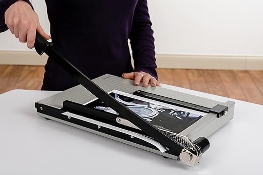 Dahle 15e Vantage Paper Trimmer, 15" Cut Length, 15 Sheet, Automatic Clamp, Adjustable Guide, Metal Base with 1/2" Gridlines, Guillotine Paper Cutter