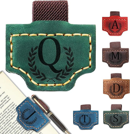 Personalized Bygone Mark Bookmark with Pen Holder, Leather Magnetic Bookmark 26 Letters Name Initial Bookmarks for Readers, Book Lover Gifts for Women Men Notebook Accessories (Green, Q)