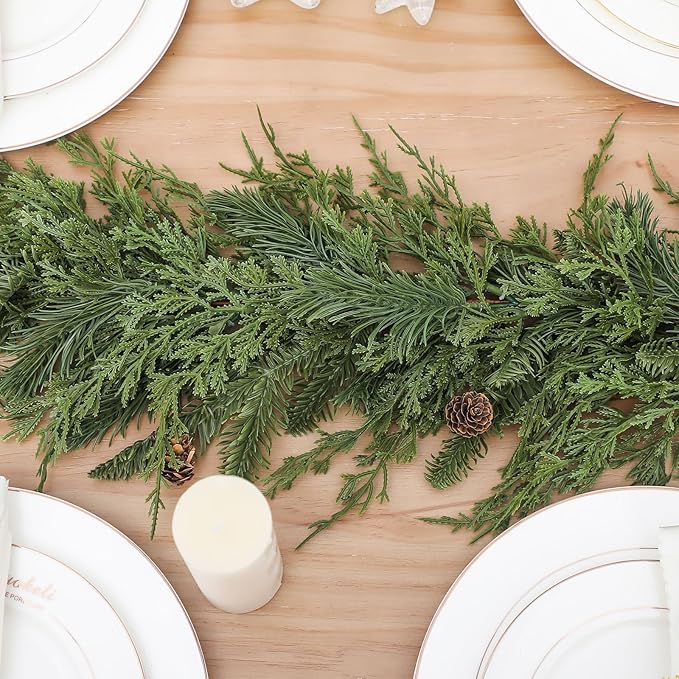 1 Pcs 6 ft Christmas Cedar Garland Greenery Realistic Cedar Pine Needles Garland Artificial Decoration for Table, Mantel, Wall, Home Winter Holiday Party Decor