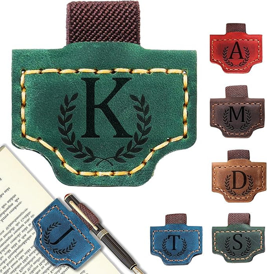 Personalized Bygone Mark Bookmark with Pen Holder, Leather Magnetic Bookmark 26 Letters Name Initial Bookmarks for Readers, Book Lover Gifts for Women Men Notebook Accessories (Green, K)