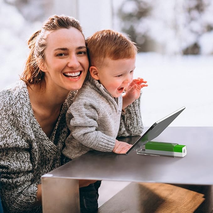 CLICK CLEAN Screen Cleaner, Fingerprint Proof Screen Cleaner Spray, All-in-One Cleaner with Microfiber and Shell for All Phones, Laptop and Tablet Screens (Green)