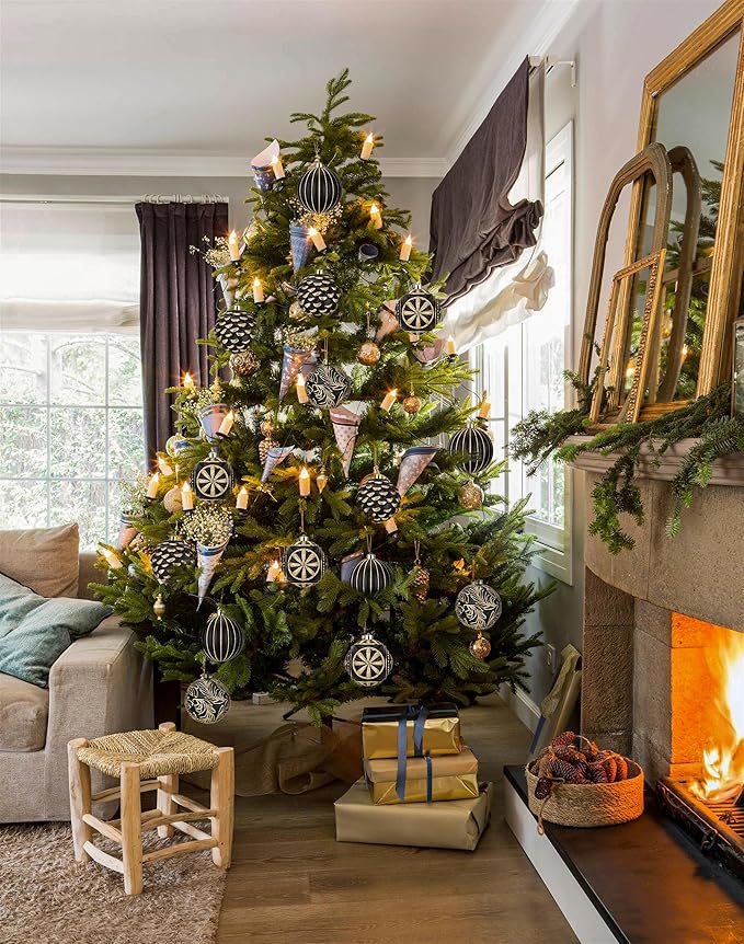 Hollyone 4.7 Inch Large Black and Gold Christmas Ornaments 4Pcs Christmas Tree Balls Shatterproof Christmas Ornaments for Xmas Tree Decor for Holiday Party Wreath Home Decor (Black & Gold, 120mm)